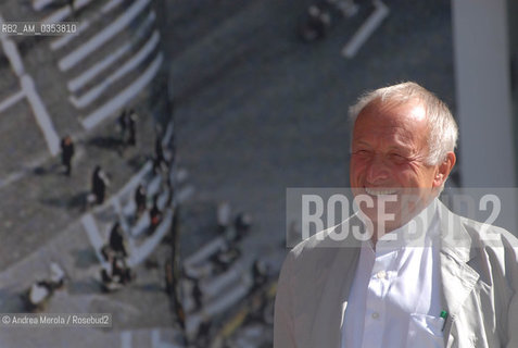 Larchitetto sir Richard Rogers posa durante la Biennale Architettura, Venezia 10 settembre 2006. ©Andrea Merola/Rosebud2