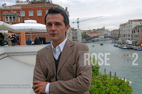 Luca Massimo Barbero, critico darte, fotografato a Venezia, 3 giugno 2006. ©Andrea Merola/Rosebud2