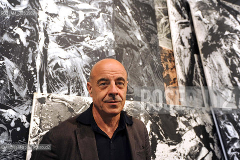 Fabrizio Gazzarri, direttore della fondazione Emilio e Annabianca Vedova e storico dellarte, posa tra opere del pittore Emilio Vedova, Venezia 29 maggio 2011. ©Andrea Merola/Rosebud2