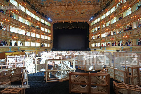 Una panoramica sul teatro La Fenice durante la video performance Fenix DNA, del video artista italiano Fabrizio Plessi, Venezia 25 luglio 2017. ©Andrea Merola/Rosebud2