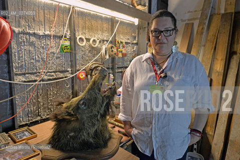 Lartista greca Maria Papadimitriu posa accanto un dettaglio della sua opera Agrimikà, allestita nel padiglione Grecia, durante Biennale Arte 55°, Venezia 8 maggio 2015. © ANDREA MEROLA.The Greek artist Maria Papadimitriu poses a detail of her work Agrimikà, staged in the Greece pavilion, during the 55th Art Biennale, Venice 8 May 2015.  ©Andrea Merola/Rosebud2