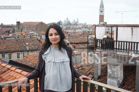 La scrittrice italiana Rosella Postorino posa sulla terrazza panoramica sul tetto del Fondaco dei Tedeschi, Venezia, 27 giugno 2018..Rosella Postorino è uno dei cinque scrittori finalisti del Premio Lettterario Campiello 56° edizione col romanzo  Le Assaggiatrici , Feltrinelli editore. .The Italian writer Rosella Postorino poses on the roof terrace of the Fondaco dei Tedeschi, Venice, 27 June 2018..Helena Janeczek is one of the five finalist writers of the Campiello Literature Prize 56th edition with the novel Le Assaggiatrici, Feltrinelli publisher. ©Andrea Merola/Rosebud2