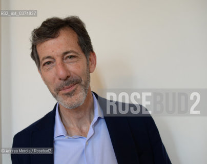 Il curatore artistico statunitense e neo direttore di Biennale Arti Visive Ralph Rugoff posa in una stanza di Cà Giustinian, sede della Fondazione Culturale La Biennale di Venezia, Venezia, 16 luglio 2018. .The American art curator and new director of the Visual Arts Biennial Ralph Rugoff poses inside one room of  Cà Giustinian palace, home of the La Biennale di Venezia, Venice, 16 July 2018 Cultural Foundation. ©Andrea Merola/Rosebud2