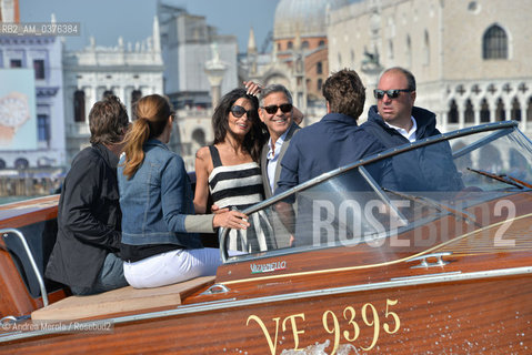 Amal Alamuddin e George Clooney , a Venezia per sposarsi, fotografati durante la corsa in motoscafo verso lhotel Cipriani, 26 settembre 2014..Amal Alamuddin and George Clooney, in Venice to get married, photographed during the speedboat ride to the hotel Cipriani, 26 September 2014. ©Andrea Merola/Rosebud2