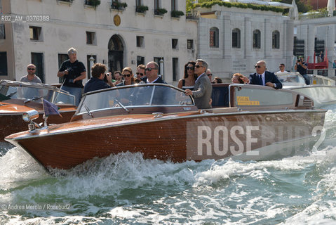 Amal Alamuddin e George Clooney , a Venezia per sposarsi, fotografati durante la corsa in motoscafo verso lhotel Cipriani, 26 settembre 2014..Amal Alamuddin and George Clooney, in Venice to get married, photographed during the speedboat ride to the hotel Cipriani, 26 September 2014. ©Andrea Merola/Rosebud2