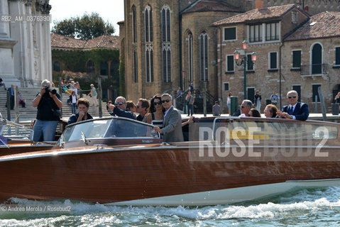 Amal Alamuddin e George Clooney , a Venezia per sposarsi, fotografati durante la corsa in motoscafo verso lhotel Cipriani, 26 settembre 2014..Amal Alamuddin and George Clooney, in Venice to get married, photographed during the speedboat ride to the hotel Cipriani, 26 September 2014. ©Andrea Merola/Rosebud2