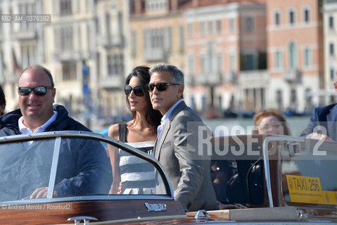 Amal Alamuddin e George Clooney , a Venezia per sposarsi, fotografati durante la corsa in motoscafo verso lhotel Cipriani, 26 settembre 2014..Amal Alamuddin and George Clooney, in Venice to get married, photographed during the speedboat ride to the hotel Cipriani, 26 September 2014. ©Andrea Merola/Rosebud2