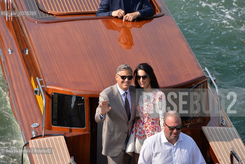 George Clooney e Amal Alamuddin novelli sposi, mentre in motoscafo navigano sul Canal Grande per raggiungere lhotel Cipriani alla Giudecca, Venezia 28 settembre 2014..George Clooney and Amal Alamuddin newlyweds, while in motorboat they sail on the Grand Canal to reach the hotel Cipriani alla Giudecca, Venice 28 September 2014. ©Andrea Merola/Rosebud2