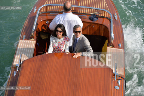 George Clooney e Amal Alamuddin novelli sposi, mentre in motoscafo navigano sul Canal Grande per raggiungere lhotel Cipriani alla Giudecca, Venezia 28 settembre 2014..George Clooney and Amal Alamuddin newlyweds, while in motorboat they sail on the Grand Canal to reach the hotel Cipriani alla Giudecca, Venice 28 September 2014. ©Andrea Merola/Rosebud2