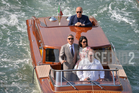 George Clooney e Amal Alamuddin novelli sposi, mentre in motoscafo navigano sul Canal Grande per raggiungere lhotel Cipriani alla Giudecca, Venezia 28 settembre 2014..George Clooney and Amal Alamuddin newlyweds, while in motorboat they sail on the Grand Canal to reach the hotel Cipriani alla Giudecca, Venice 28 September 2014. ©Andrea Merola/Rosebud2