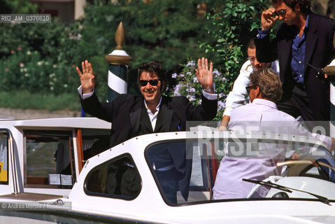 L’attore statunitense Al Pacino alla 51° edizione del Festival Internazionale di Arte Cinematografica, vincitore del Leone d’oro alla carriera, Venezia 12 settembre 1994..The Us actor Al Pacino at the 51st edition of the International Film Festival, winner of the Golden Lion for Lifetime Achievement, Venice 12 September 1994.. ©Andrea Merola/Rosebud2