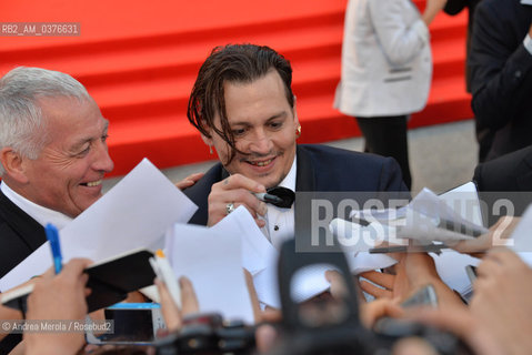 US actor/cast member Johnny Depp arrives for the premiere of Black Mass, by Us director Scott Cooper, at the 72nd annual Venice International Film Festival, in Venice, Italy, 04 September 2015. .L’attore statunitense Johnny Depp sul red carpet della Mostra Internazionale d’Arte Cinematografica edizione 72, per prsentare il film “Black Mass”, diretto dal regiata statunitense Scott Cooper, Venezia  4 settembre 2015.... ©Andrea Merola/Rosebud2