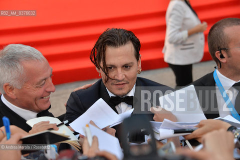 US actor/cast member Johnny Depp arrives for the premiere of Black Mass, by Us director Scott Cooper, at the 72nd annual Venice International Film Festival, in Venice, Italy, 04 September 2015. .L’attore statunitense Johnny Depp sul red carpet della Mostra Internazionale d’Arte Cinematografica edizione 72, per prsentare il film “Black Mass”, diretto dal regiata statunitense Scott Cooper, Venezia  4 settembre 2015.... ©Andrea Merola/Rosebud2