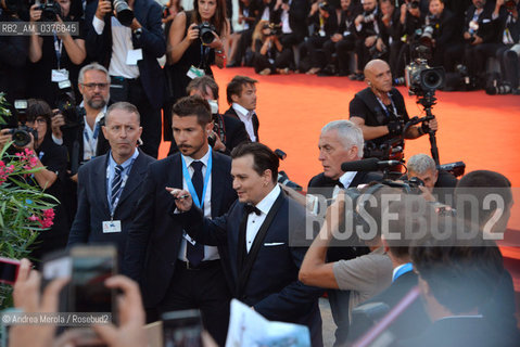 US actor/cast member Johnny Depp arrives for the premiere of Black Mass, by Us director Scott Cooper, at the 72nd annual Venice International Film Festival, in Venice, Italy, 04 September 2015. .L’attore statunitense Johnny Depp sul red carpet della Mostra Internazionale d’Arte Cinematografica edizione 72, per prsentare il film “Black Mass”, diretto dal regiata statunitense Scott Cooper, Venezia  4 settembre 2015.... ©Andrea Merola/Rosebud2