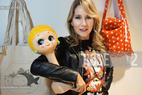 La cantante e conduttrice televisiva Jo Squillo posa poco prima della presentazione di “Wall of Dolls”, progetto multimediale in difesa delle vittime di femminicidio, presso il Museo di Arte Moderna di Cà Pesaro, Venezia 22 novembre 2018..The singer and TV presenter Jo Squillo poses shortly before the presentation of Wall of Dolls”, a multimedia project in defense of the victims of femicide, at the Museum of Modern Art in Cà Pesaro, Venice, 22 November 2018. ©Andrea Merola/Rosebud2