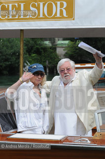 L’attore italiano Paolo Villaggio con la moglie Maura Albites alla 67° edizione del Festival Internazionale di Arte Cinematografica, Venezia 10 settembre 2010.Italian actor Paolo Villaggio and his wife Maura Albites arrive at Lido to attend at the 67th annual Film Festival in Venice, Italy, 10 September 2010. ©Andrea Merola/Rosebud2