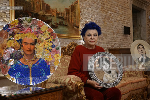 L’attrice italiana Lucia Bosè a Venezia per presentare “Piatti”, una selezione dei collagges artistici di sua invenzione, nel salone espositivo dell’hotel Mocenico, Venezia 1 dicembre 2018..The Italian actress Lucia Bosè in Venice to present Piatti, a selection of the artistic collagges of her invention, in the exposition hall of the Mocenico hotel, Venice 1 December 2018. ©Andrea Merola/Rosebud2