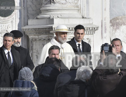 L’attore statunitense John Malkovich sul set del tv movie “The New Pope”, a Venezia, 10 gennaio 2019..The Us actor John Malkovic on the set of the TV movie The New Pope, Venice, 10 January 2019.. ©Andrea Merola/Rosebud2