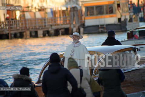 L’attore statunitense John Malkovich sul set del tv movie “The New Pope”, a Venezia, 11 gennaio 2019..The Us actor John Malkovich on the set of the TV movie The New Pope, Venice, 11 January 2019.. ©Andrea Merola/Rosebud2