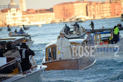 L’attore statunitense John Malkovich sul set del tv movie “The New Pope”, a Venezia, 11 gennaio 2019..The Us actor John Malkovich on the set of the TV movie The New Pope, Venice, 11 January 2019.. ©Andrea Merola/Rosebud2