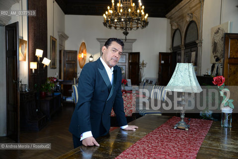 L’academico de Tango Alejandro Aquino posa nel salone nobile di palazzo Malipiero, in occasione delle celebrazioni per il trentesimo anniversario della fondazione della Scuola di Tango a Venezia, 8 febbraio 2019. ©Andrea Merola/Rosebud2