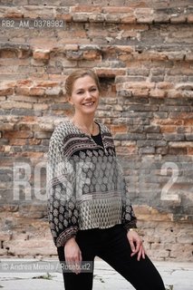 La scrittrice norvegese Maja Lunde posa per una foto, durante una pausa del festival di letteratura Incroci di Civiltà, a Venezia, 6 aprile 2019..Norvegian writer Maja Lunde poses, during a break in the literature festival Incroci di Civiltà, in Venice, 6 April 2019. ©Andrea Merola/Rosebud2