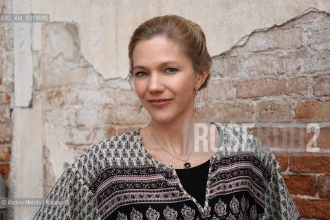 La scrittrice norvegese Maja Lunde posa per una foto, durante una pausa del festival di letteratura Incroci di Civiltà, a Venezia, 6 aprile 2019..Norvegian writer Maja Lunde poses, during a break in the literature festival Incroci di Civiltà, in Venice, 6 April 2019. ©Andrea Merola/Rosebud2