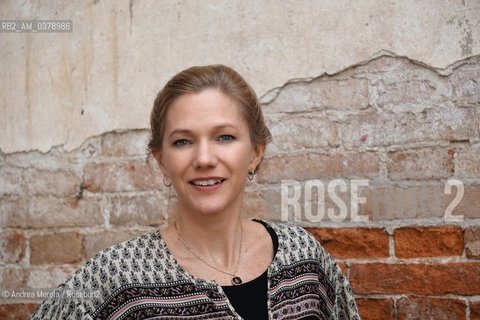 La scrittrice norvegese Maja Lunde posa per una foto, durante una pausa del festival di letteratura Incroci di Civiltà, a Venezia, 6 aprile 2019..Norvegian writer Maja Lunde poses, during a break in the literature festival Incroci di Civiltà, in Venice, 6 April 2019. ©Andrea Merola/Rosebud2