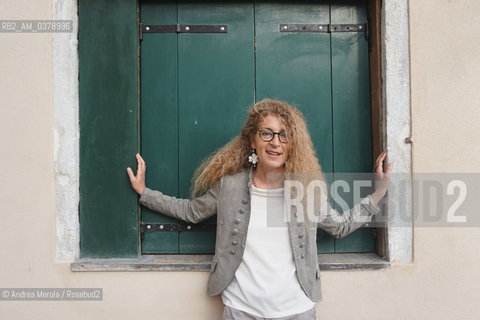 La scrittrice e giornalista Melania G. Mazzucco posa per una foto, durante una pausa del festival di letteratura Incroci di Civiltà, a Venezia, 6 aprile 2019..Italian writer and journalist Melania G. Mazzucco poses, during a break in the literature festival Incroci di Civiltà, in Venice, 6 April 2019. ©Andrea Merola/Rosebud2