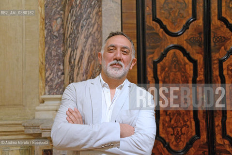 L’architetto statunitense di origine libanese Hashim Sarkis posa nella sala della colonne di Cà Giustinian, poco prima della conferenza stampa di presentazione della diciassettesima edizione di Biennale Architettura, Venezia 16 luglio 2019. Hashim Sarkis è stato designato dal consiglio direttivo della Biennale come curatore di Biennale Architettura 17. ©Andrea Merola/Rosebud2