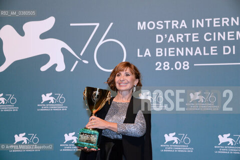 L’attrice francese Ariane Ascaride Coppa Volpi per la migliore interpretazione femminile nel film “Gloria Mundi”, alla 76° edizione della Mostra Internazionale d’Arte Cinematografica di Venezia, 7 settembre 2019. ©Andrea Merola/Rosebud2