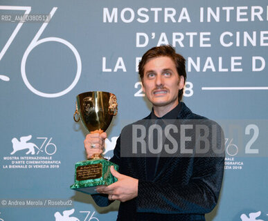 L’attore italiano Luca Marinelli Coppa Volpi per la miglior interpretazione maschile per il film “Martin Eden”, alla 76° edizione della Mostra Internazionale d’Arte Cinematografica di Venezia, 7 settembre 2019. ©Andrea Merola/Rosebud2