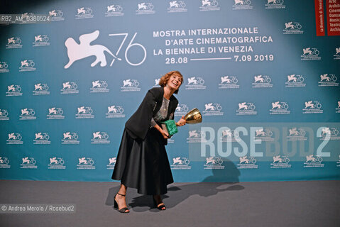 L’attrice francese Ariane Ascaride Coppa Volpi per la migliore interpretazione femminile nel film “Gloria Mundi”, alla 76° edizione della Mostra Internazionale d’Arte Cinematografica di Venezia, 7 settembre 2019. ©Andrea Merola/Rosebud2