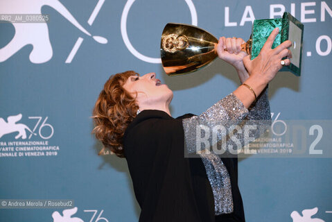 L’attrice francese Ariane Ascaride Coppa Volpi per la migliore interpretazione femminile nel film “Gloria Mundi”, alla 76° edizione della Mostra Internazionale d’Arte Cinematografica di Venezia, 7 settembre 2019. ©Andrea Merola/Rosebud2