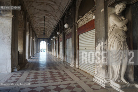 Venezia deserta, nel primo pomeriggio, nei luoghi topici dell’overtourism, domenica 15 marzo 2020. ©Andrea Merola/Rosebud2