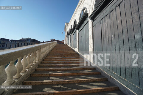 Venezia deserta, nel primo pomeriggio, nei luoghi topici dell’overtourism, domenica 15 marzo 2020. ©Andrea Merola/Rosebud2