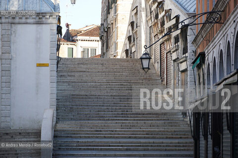 Venezia deserta, nel primo pomeriggio, nei luoghi topici dell’overtourism, domenica 15 marzo 2020. ©Andrea Merola/Rosebud2