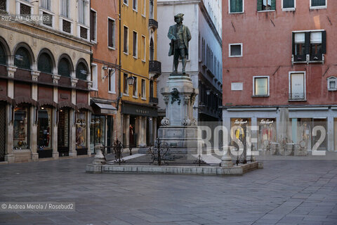 Venezia deserta, nel primo pomeriggio, nei luoghi topici dell’overtourism, domenica 15 marzo 2020. ©Andrea Merola/Rosebud2