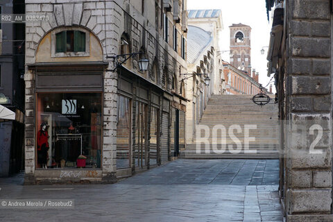 Venezia deserta, nel primo pomeriggio, nei luoghi topici dell’overtourism, domenica 15 marzo 2020. ©Andrea Merola/Rosebud2