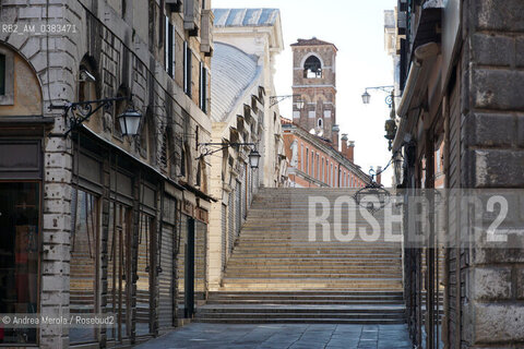 Venezia deserta, nel primo pomeriggio, nei luoghi topici dell’overtourism, domenica 15 marzo 2020. ©Andrea Merola/Rosebud2