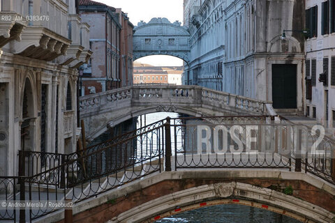 Venezia deserta, nel primo pomeriggio, nei luoghi topici dell’overtourism, domenica 15 marzo 2020. ©Andrea Merola/Rosebud2