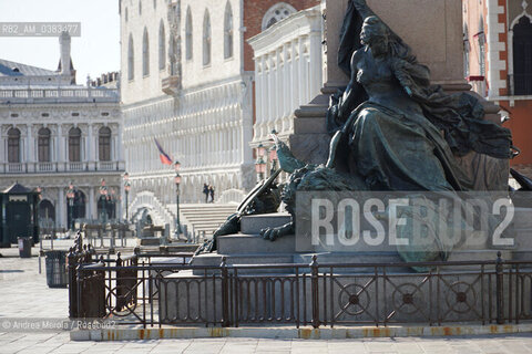 Venezia deserta, nel primo pomeriggio, nei luoghi topici dell’overtourism, domenica 15 marzo 2020. ©Andrea Merola/Rosebud2