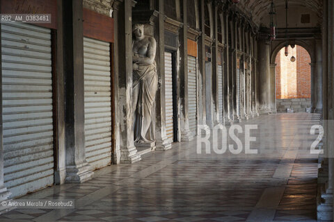 Venezia deserta, nel primo pomeriggio, nei luoghi topici dell’overtourism, domenica 15 marzo 2020. ©Andrea Merola/Rosebud2