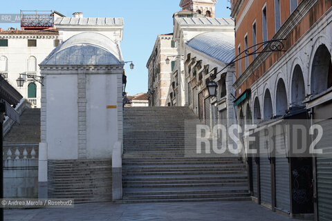 Venezia deserta, nel primo pomeriggio, nei luoghi topici dell’overtourism, domenica 15 marzo 2020. ©Andrea Merola/Rosebud2