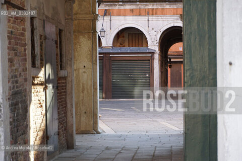 Venezia deserta, nel primo pomeriggio, nei luoghi topici dell’overtourism, domenica 15 marzo 2020. ©Andrea Merola/Rosebud2