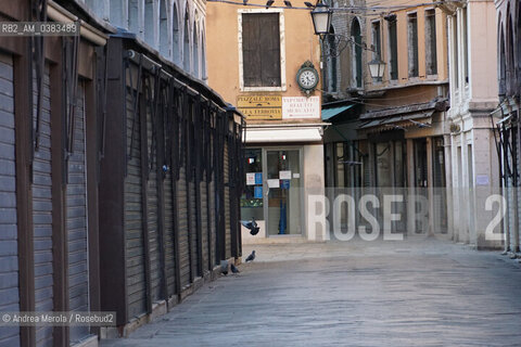 Venezia deserta, nel primo pomeriggio, nei luoghi topici dell’overtourism, domenica 15 marzo 2020. ©Andrea Merola/Rosebud2