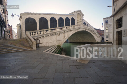 Venezia deserta, nel primo pomeriggio, nei luoghi topici dell’overtourism, domenica 15 marzo 2020. ©Andrea Merola/Rosebud2