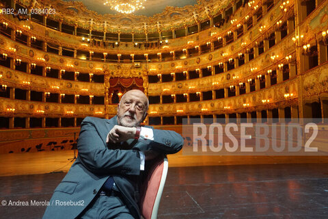 Il regista e costumista teatrale italiano Pier Luigi Pizzi posa nella sala grande del Gran Teatro La Fenice, nel giorno del suo novantesimo compleanno, Venezia, 15 giugno 2020.. ©Andrea Merola/Rosebud2