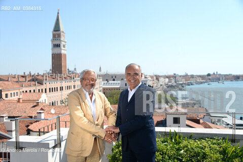 Da sx a dx: Roberto Cicutto, produttore e critico cinematografico, neo presidente della Biennale di Venezia, e Alberto Barbera, direttore del Festival Internazionale d’Arte Cimatografica di Venezia posano sulla terrazza di Cà Giustinian, Venezia, 28 luglio 2020. ©Andrea Merola/Rosebud2