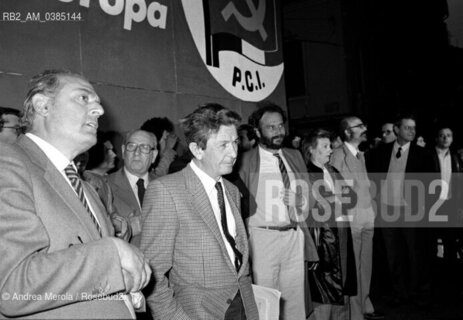 7 Giugno 1984 Padova. piazza della Frutta: ultimo comizio di Enrico Berlinguer, segretario PCI: primo da sinistra l’onorevole PCI Venezia Gianni Pellicani. ©Andrea Merola/Rosebud2